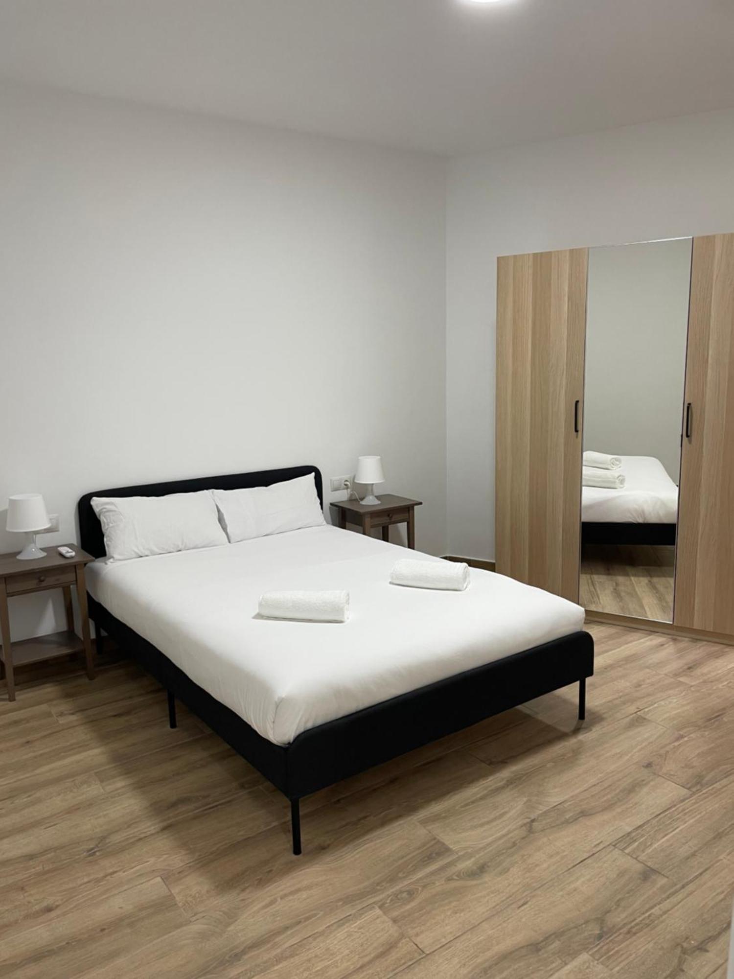 Apartamentos Tarradellas Sants Estacio Barcelona Exteriör bild
