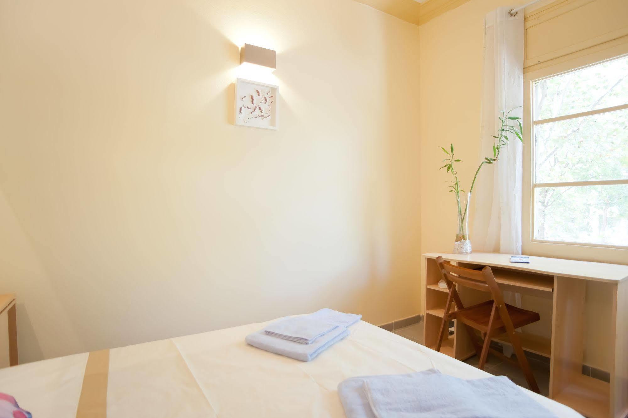 Apartamentos Tarradellas Sants Estacio Barcelona Exteriör bild